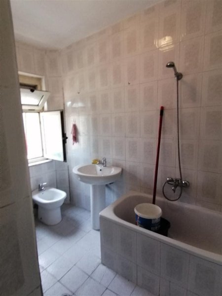 Tirane, jepet me qera apartament 2+1+Ballkon Kati 6, 110 m² 500 € (myslym shyri)