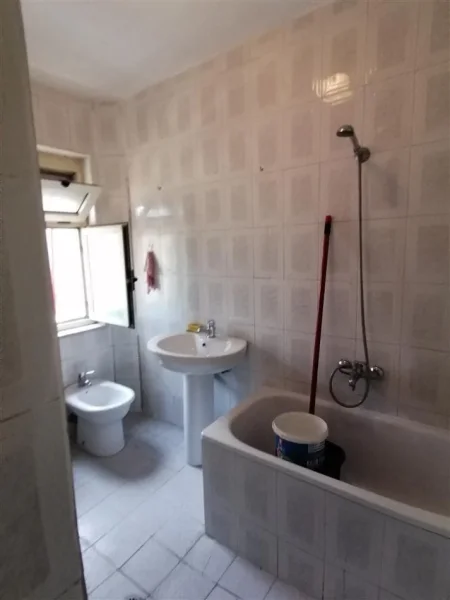 Tirane, jepet me qera apartament 2+1+Ballkon Kati 6, 110 m² 500 € (myslym shyri)