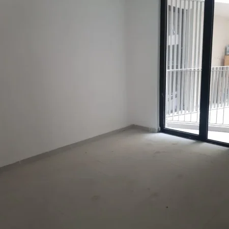 Tirane, jepet me qera apartament 3+1 Kati 4, 1.250 € 