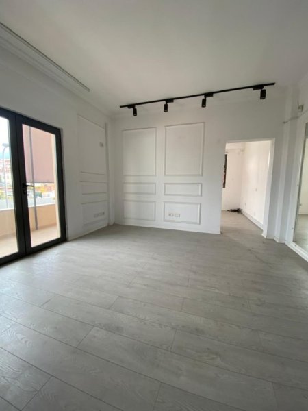 Tirane, jepet me qera ambjent biznesi Kati 1, 210 m² 1.500 € (Astir)