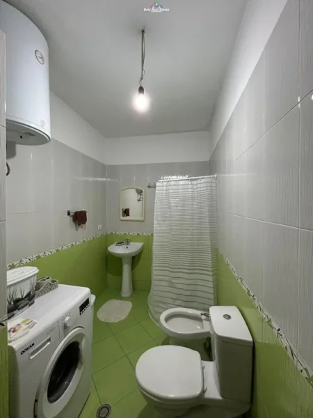 Tirane, jepet me qera apartament 2+1+Ballkon Kati 7, 115 m² 470 € (spiro floqi)