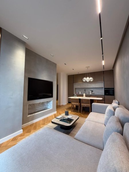 Durres, jepet me qera apartament 2+1+Ballkon Kati 1, 1.200 € (27 Katshi)