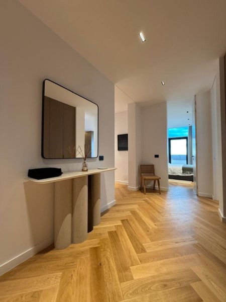 Durres, jepet me qera apartament 2+1+Ballkon Kati 1, 1.200 € (27 Katshi)