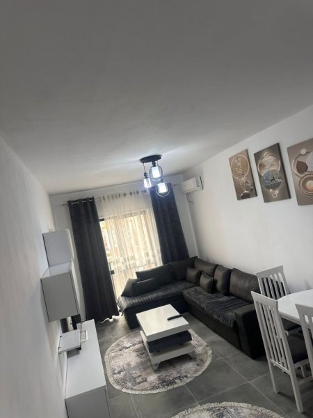 Tirane, jepet me qera apartament 1+1 Kati 4, 74 m² 600 € (selvia)