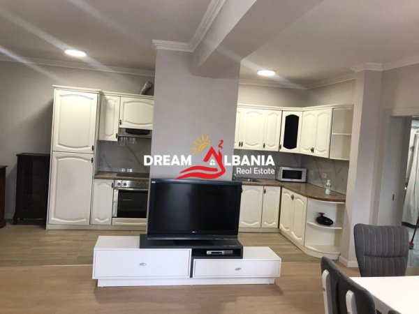 Tirane, jepet me qera apartament 3+1+Ballkon Kati 6, 125 m² 1.000 € 
