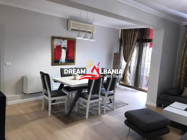 Tirane, jepet me qera apartament 3+1+Ballkon Kati 6, 125 m² 1.000 € 