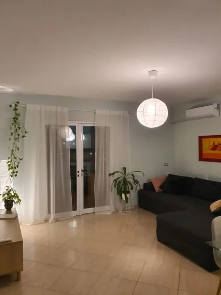 Tirane, jepet me qera apartament 1+1+Ballkon Kati 6, 91 m² 550 € (rruga ali visha)