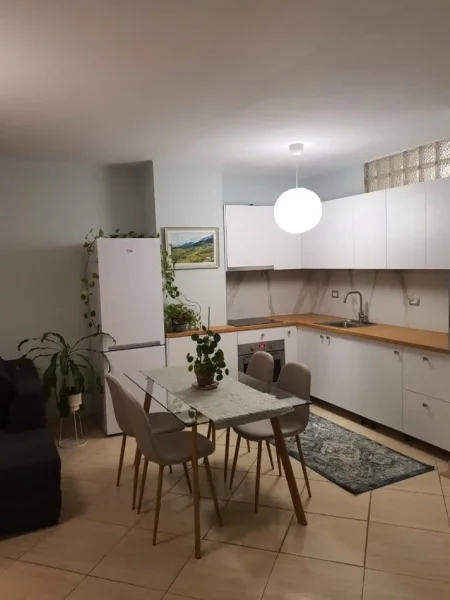 Tirane, jepet me qera apartament 1+1+Ballkon Kati 6, 91 m² 550 € (rruga ali visha)