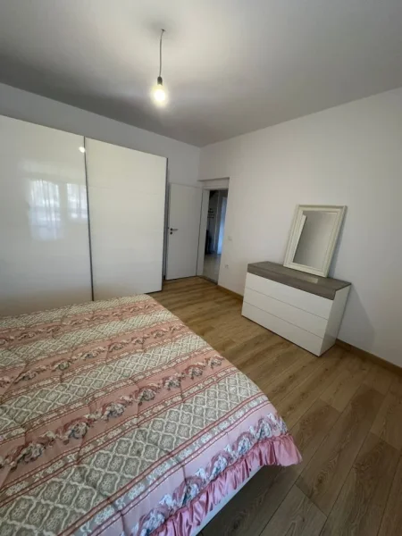 Tirane, jepet me qera apartament 2+1 Kati 3, 700 € 