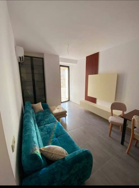 Tirane, jepet me qera apartament 1+1 Kati 2, 60 m² 700 € (Rruga Mine Peza)