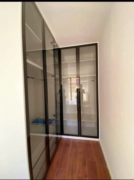 Tirane, jepet me qera apartament 1+1 Kati 2, 60 m² 700 € (Rruga Mine Peza)