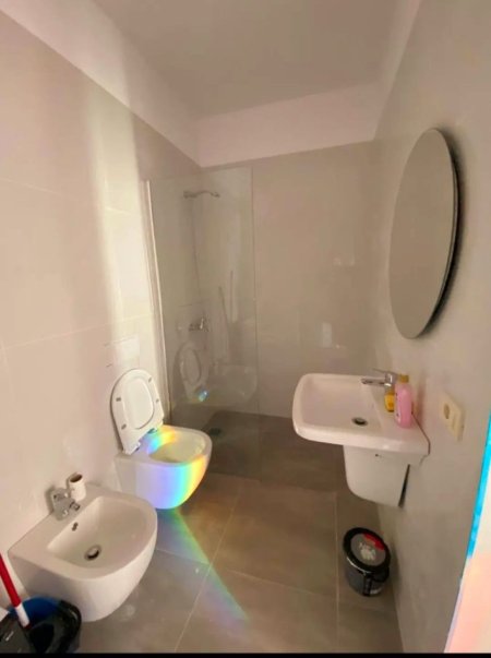 Tirane, jepet me qera apartament 1+1 Kati 2, 60 m² 700 € (Rruga Mine Peza)