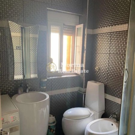 Tirane, shitet apartament 2+1 Kati 4, 82 m² 168.000 € (Rruga e Durresit)