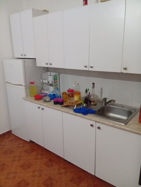 Jepet me Qera Hyrje 1+1 ne Don Bosko (Shtëpi Private),  Kati 3, 50 m² 350 €uro    Zene