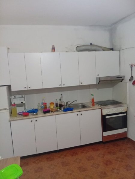 Jepet me Qera Hyrje 1+1 ne Don Bosko (Shtëpi Private),  Kati 3, 50 m² 350 €uro    Zene