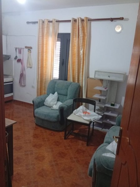 Jepet me Qera Hyrje 1+1 ne Don Bosko (Shtëpi Private),  Kati 3, 50 m² 350 €uro    Zene