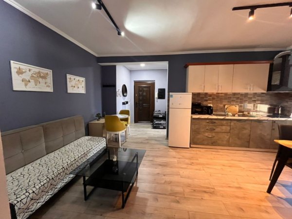 Tirane, jepet me qera apartament 2+1 Kati 3, 120 m² 550 € (Pizzeri Class Laprake)