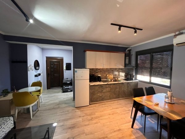 Tirane, jepet me qera apartament 2+1 Kati 3, 120 m² 550 € (Pizzeri Class Laprake)