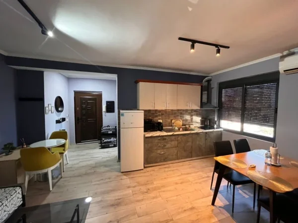 Tirane, jepet me qera apartament 2+1 Kati 3, 120 m² 550 € (Pizzeri Class Laprake)