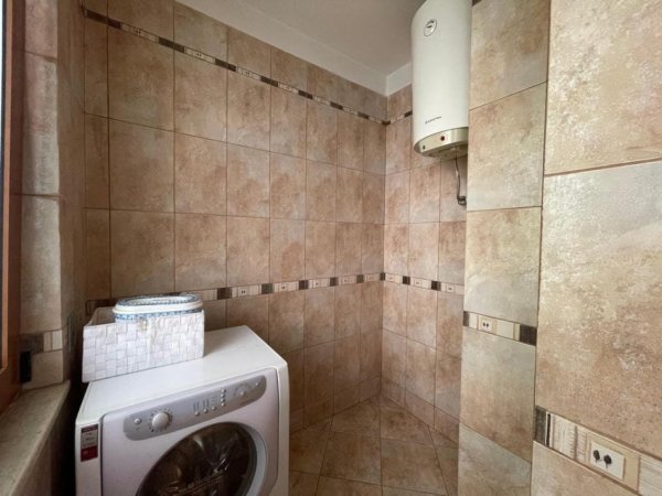 Tirane, jepet me qera Vile 1+1+Ballkon Kati 3, 270 m² 1.300 € (kodra e priftit)