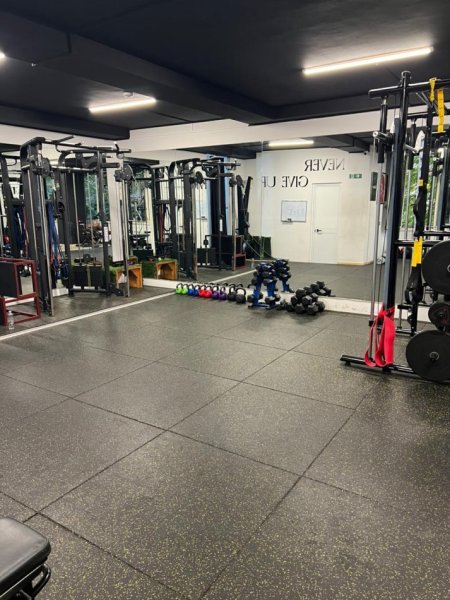 Tirane, shitet ambjent biznesi Kati 1, 150 m² 30.000 € (shitet palester ne bllok)