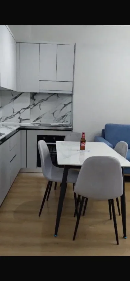 Tirane, shitet apartament 2+1+Ballkon Kati 4, 74 m² 130.000 € (Rruga Benjamin Kruta)