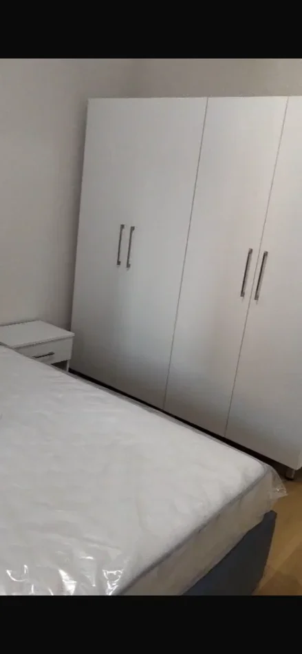 Tirane, shitet apartament 2+1+Ballkon Kati 4, 74 m² 130.000 € (Rruga Benjamin Kruta)