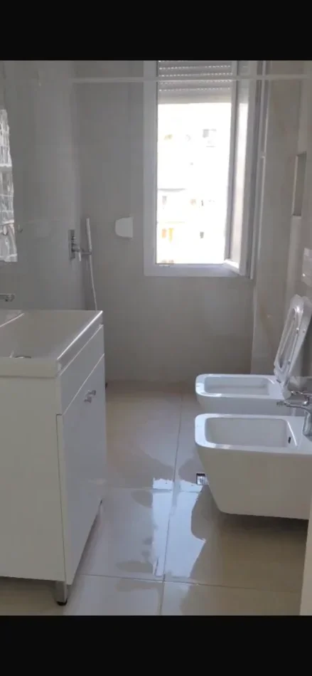 Tirane, shitet apartament 2+1+Ballkon Kati 4, 74 m² 130.000 € (Rruga Benjamin Kruta)