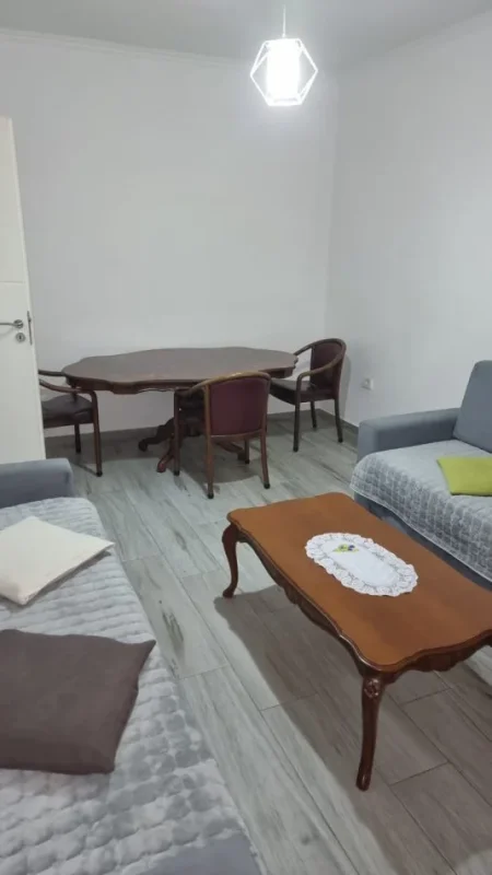 Tirane, jepet me qera apartament 1+1 Kati 5, 560 € 