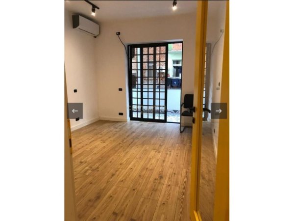 Tirane, jepet me qera zyre Kati 1, 110 m² 1.000 € (Rr. e Durresit)