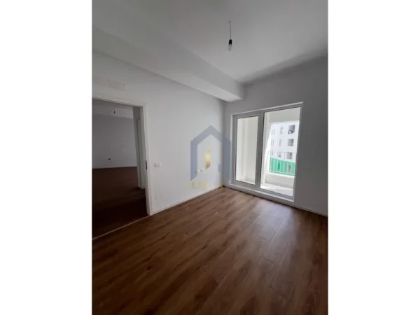 Tirane, shes apartament 1+1+Ballkon Kati 5, 60 m²