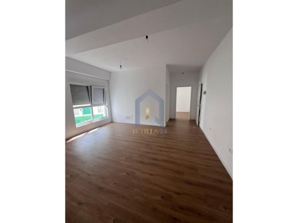 Tirane, shes apartament 1+1+Ballkon Kati 5, 60 m²