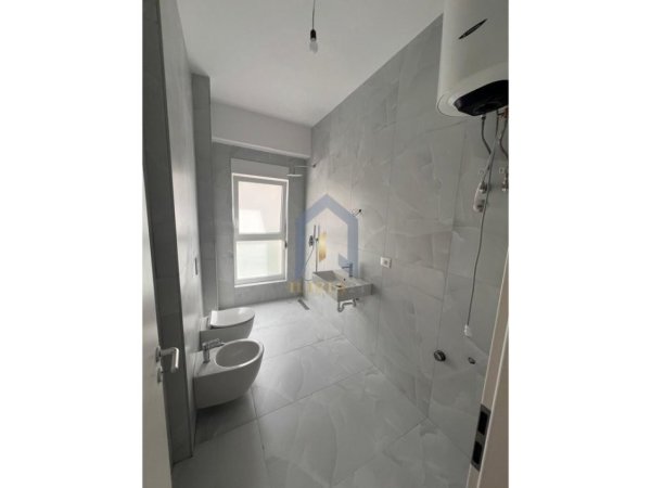 Tirane, shes apartament 1+1+Ballkon Kati 5, 60 m²