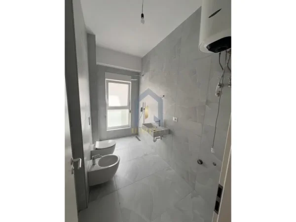 Tirane, shes apartament 1+1+Ballkon Kati 5, 60 m²