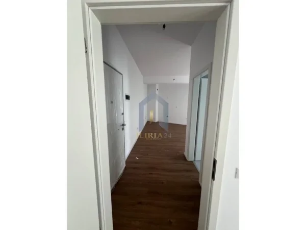 Tirane, shes apartament 1+1+Ballkon Kati 5, 60 m²