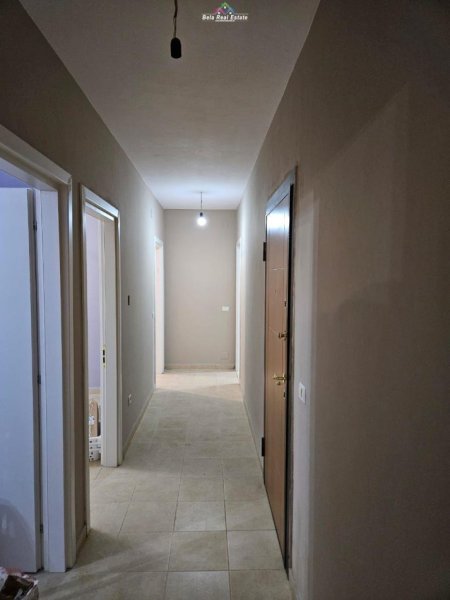 Tirane, jepet me qera apartament 3+1 Kati 6, 114 m² 550 € (erzen lita)