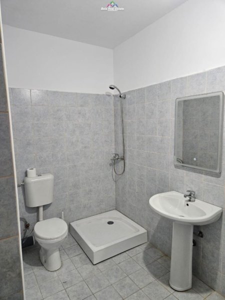 Tirane, jepet me qera apartament 3+1 Kati 6, 114 m² 550 € (erzen lita)