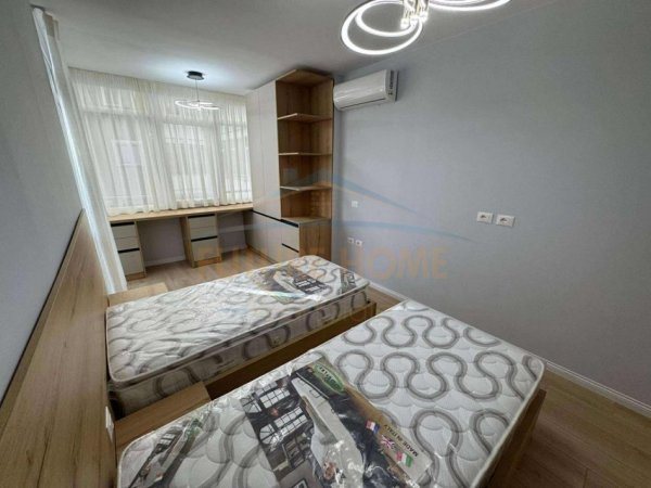 Tirane, shitet apartament 2+1+depo Kati 1, 93 m² 250.000 € (myslym shyri)