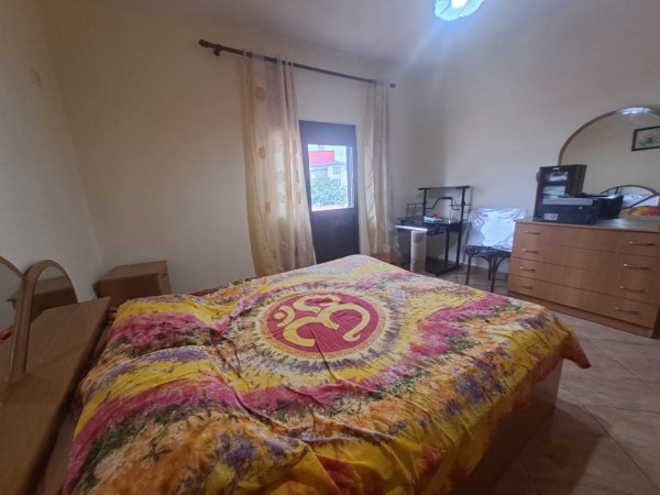 Jepet me Qira Hyrje 2+1 në Laprakë te Kupola, Kati 2, 90 m² 500 €uro