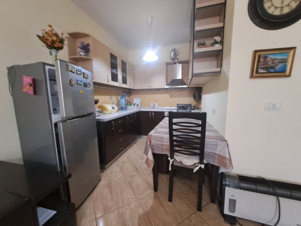 Jepet me Qira Hyrje 2+1 në Laprakë te Kupola, Kati 2, 90 m² 500 €uro