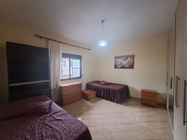 Jepet me Qira Hyrje 2+1 në Laprakë te Kupola, Kati 2, 90 m² 500 €uro