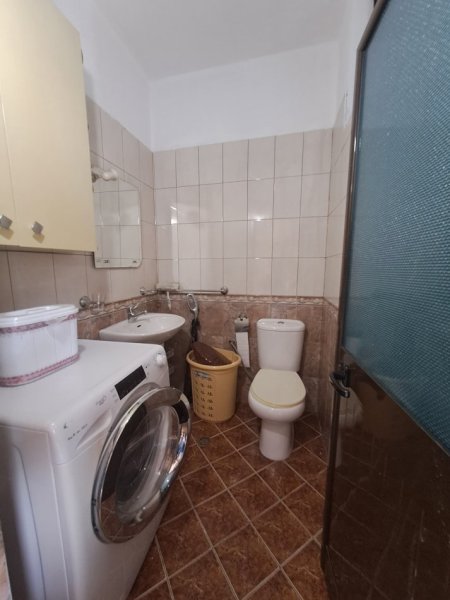 Jepet me Qira Hyrje 2+1 në Laprakë te Kupola, Kati 2, 90 m² 500 €uro