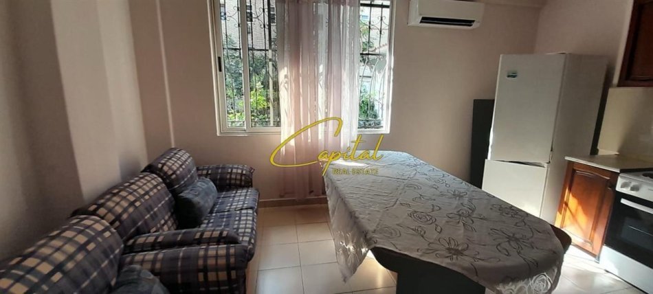 Tirane, jepet me qera apartament 2+1 Kati 1, 90 m² 500 € (XHAMLLIKU)