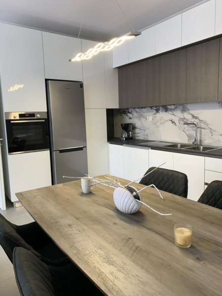 Tirane, jepet me qera apartament 2+1 Kati 3, 100 m² 600 € (liqeni thate)