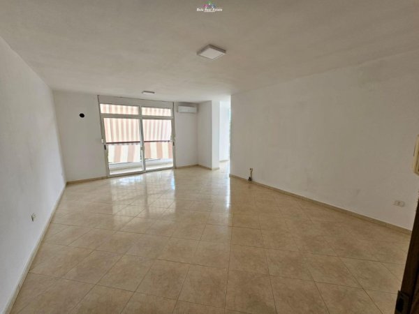 Tirane, jepet me qera zyre Kati 5, 135 m² 900 € (ish ekzpozita)