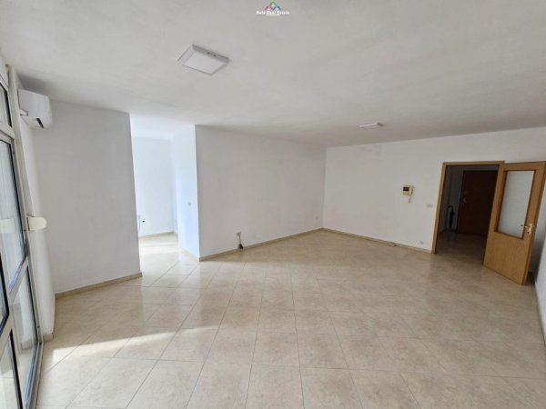 Tirane, jepet me qera zyre Kati 5, 135 m² 900 € (ish ekzpozita)