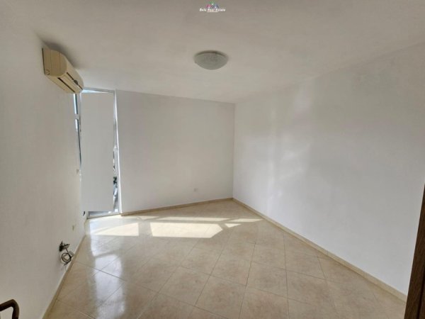 Tirane, jepet me qera zyre Kati 5, 135 m² 900 € (ish ekzpozita)