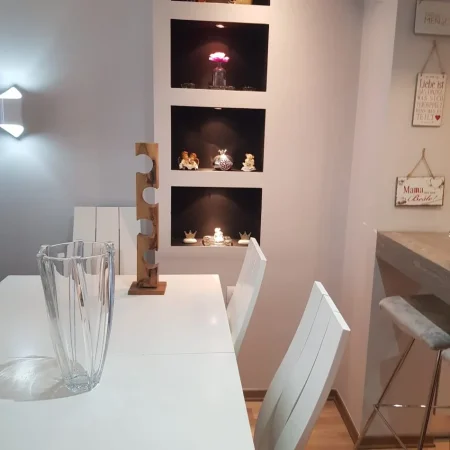 Tirane, jepet me qera apartament 2+1 Kati 2, 1.000 € 