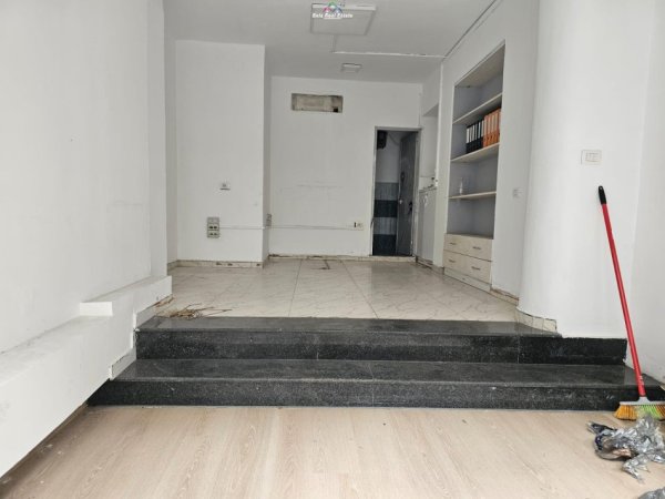 Tirane, jepet me qera dyqan Kati 0, 34 m² 1.200 € (myslym shyri)