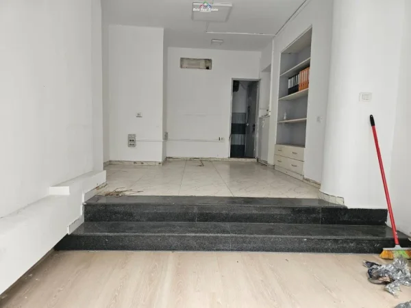 Tirane, jepet me qera dyqan Kati 0, 34 m² 1.200 € (myslym shyri)